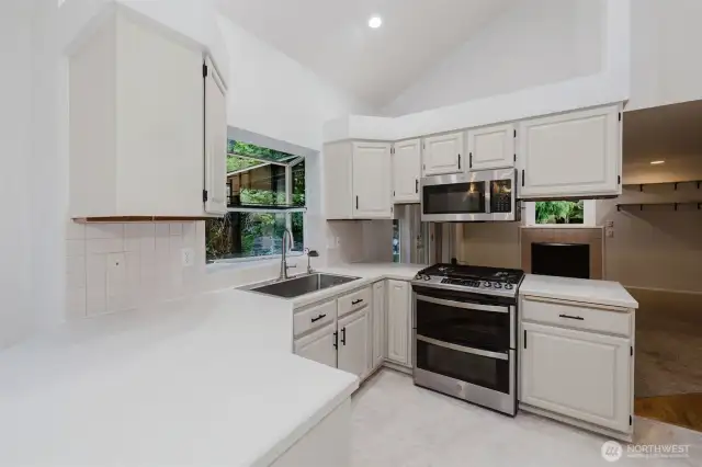 Open concept kitchen between breakfast nook & family room