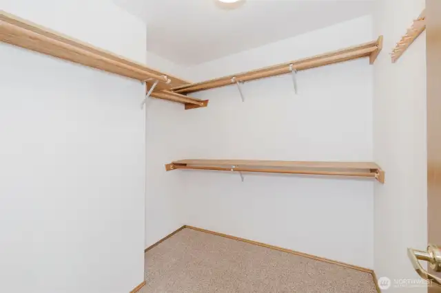 Primary walk-in-closet