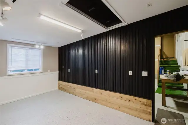 Garage Office/workshop/hobby room