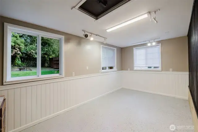 Garage Office/workshop/hobby room