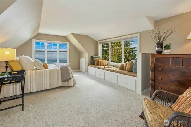 2nd Level Primary with View and Walk-In Closset