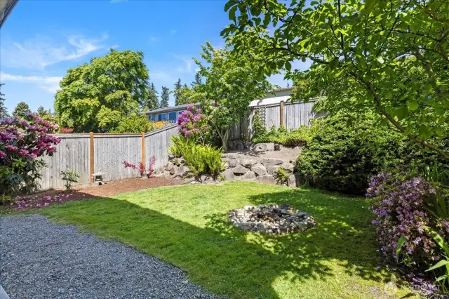 Mature landscaping, firepit