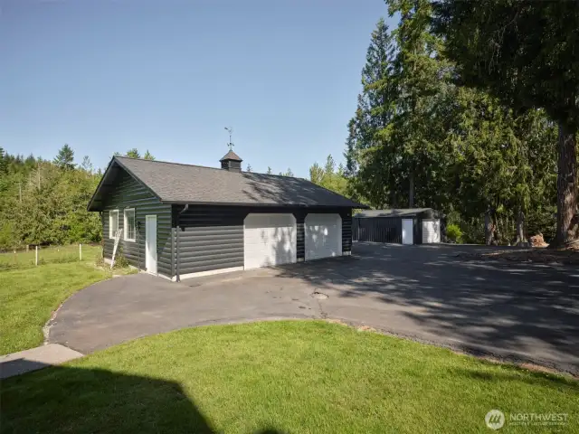 Detached garage