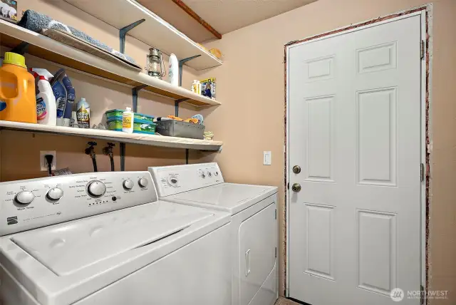 Laundryroom with storage shelves