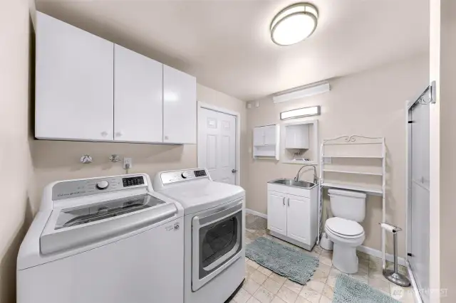 Bath, laundry, and private entrance to the lower level.