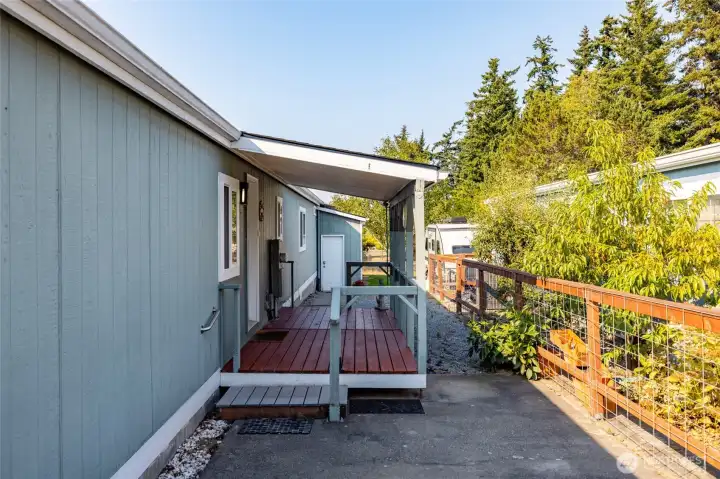 Side entrance into kitchen area