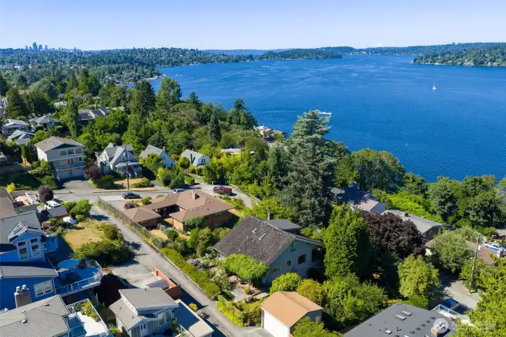 Plenty of peace and quiet and privacy in this Lk WA community, instant access to all amenities offered by our beautiful city-ideal work/play balance.