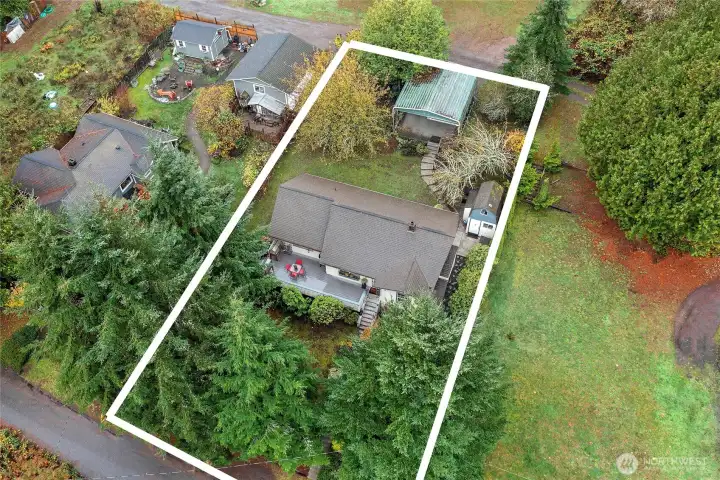 This property includes 2 lots, and this is the parameter of both lots.