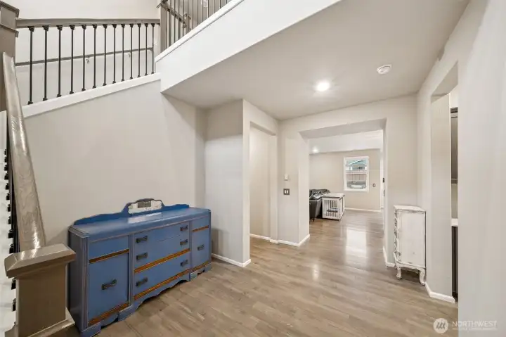 Expansive entryway