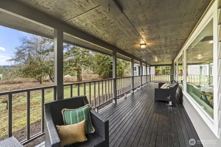 Let's relax on the front porch!