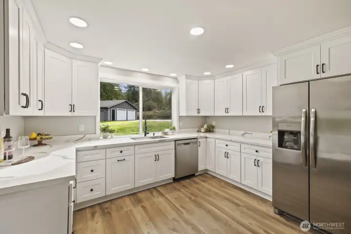 Brand new chef's kitchen...ready to cook!