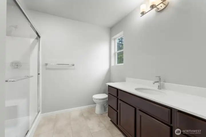 Photographs are for illustrative purposes only. Features, finishes, interior/exterior colors, landscaping and floorplan shown may vary from actual homes built