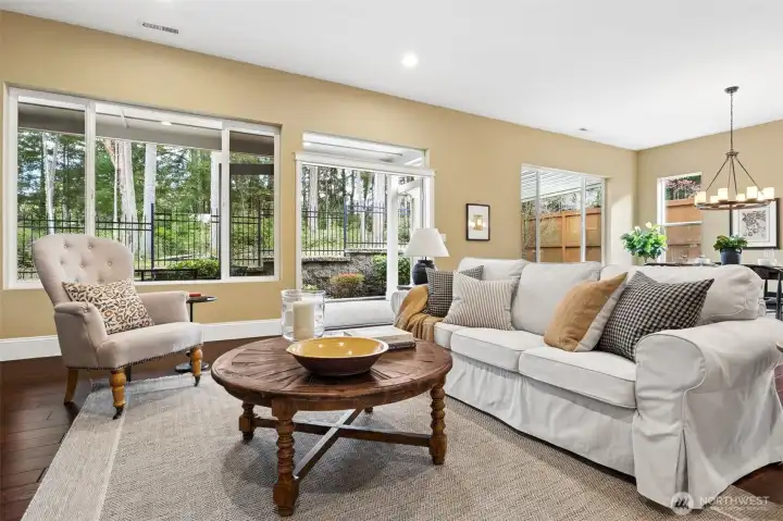 Spacious living room