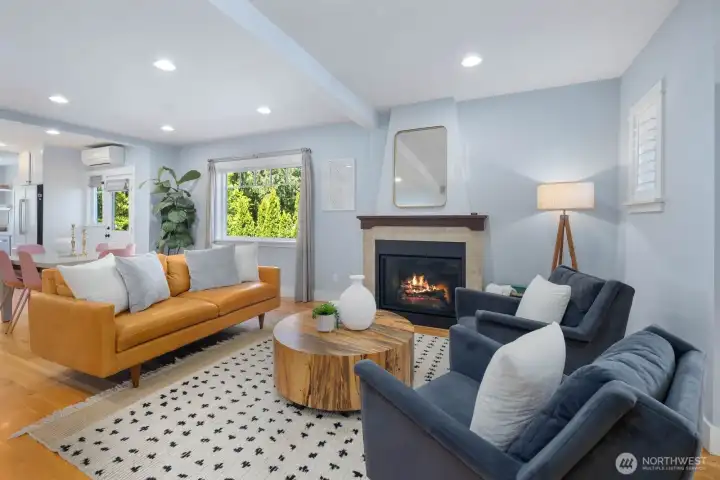 Living room w/ gas fireplace