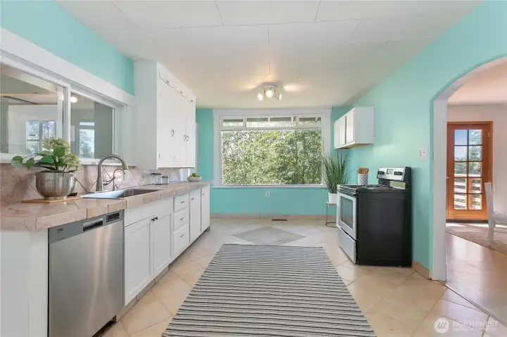 Large kitchen for cooking and hosting Large kitchen for cooking and hosting