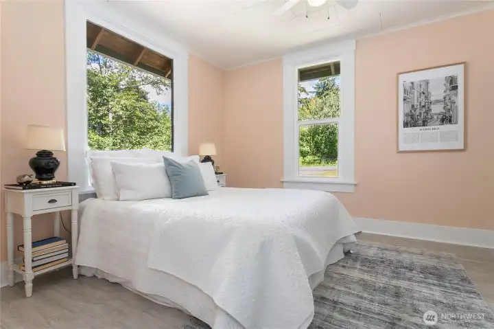 Primary bedroom also has beautiful natural light throughout Primary bedroom also has beautiful natural light throughout