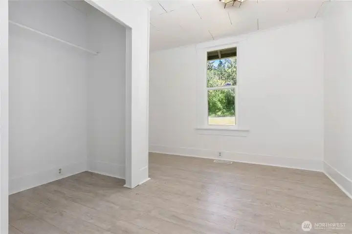 Second bedroom has large closet as well Second bedroom has large closet as well