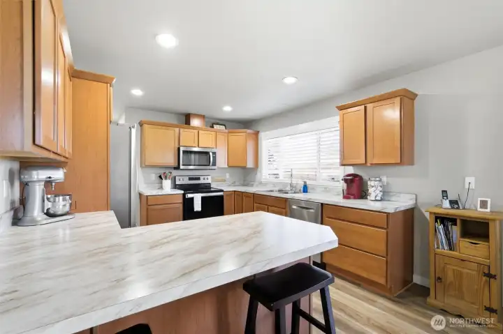 Lots of counter space! Lots of counter space!