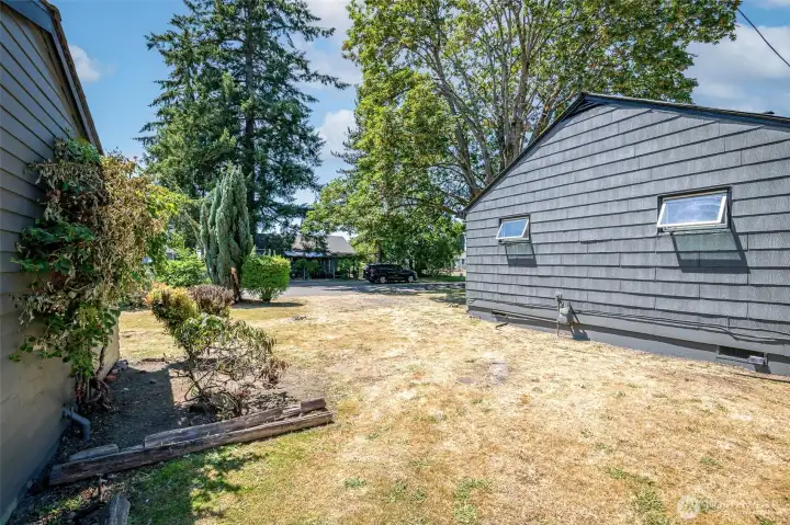 Ample space for side/backyard area connects to the garage.
