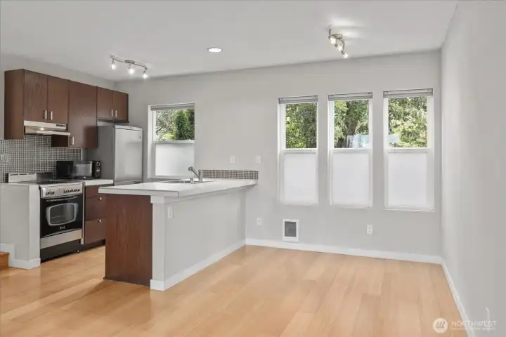 Nature right outside with mature trees and lots of natural light. Space at the breakfast bar, or room for table as well.