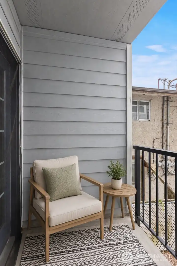 West-facing balcony (ground floor entry in the front, the back of the building is 1 flight up)