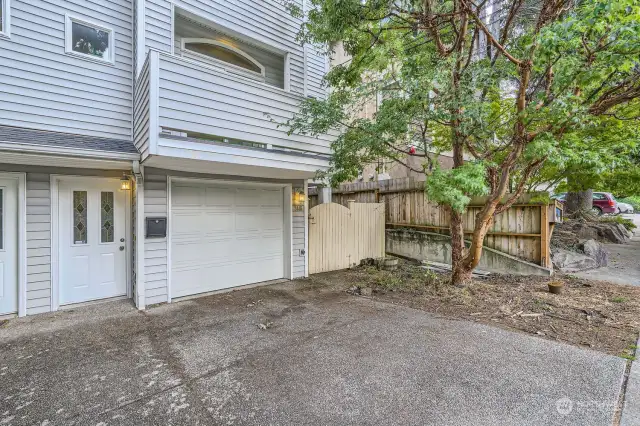 1 car garage with long driveway