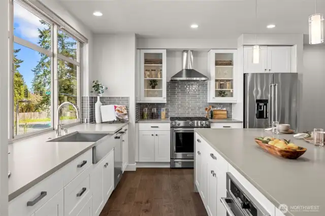 Sunny Kitchen w/ gas stove