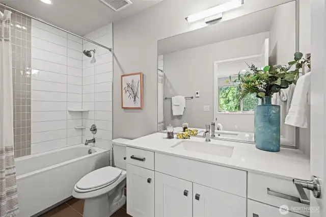Guest Bedroom w/ full bath