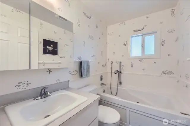 Bathroom 1 (Full Bath)