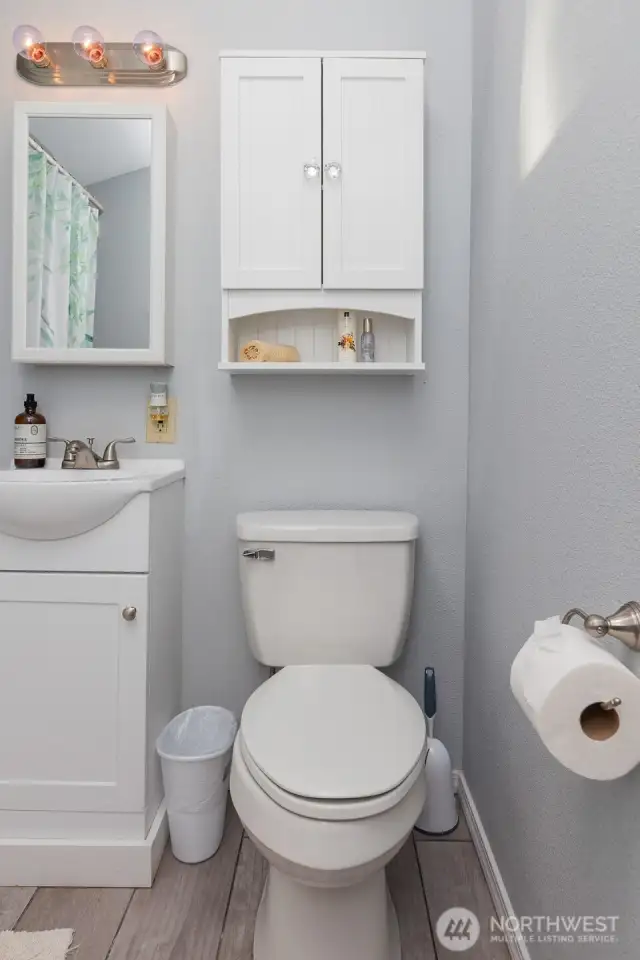 Studio bathroom. (Bathroom #3)