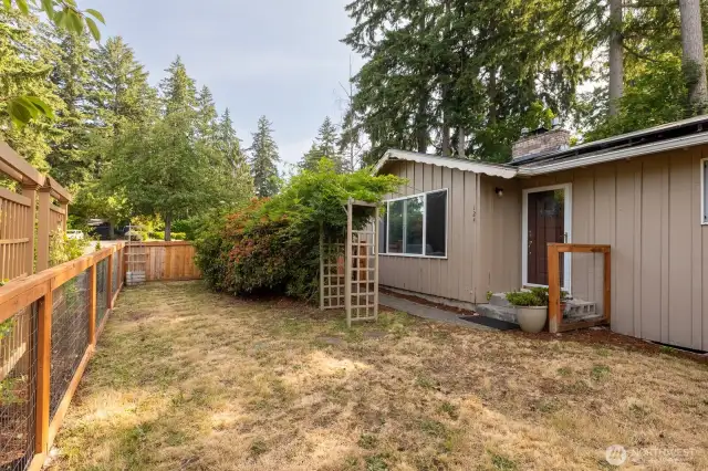 Fenced in front yard area!