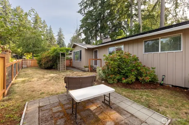 Sitting area in beautiful front yard, very private!