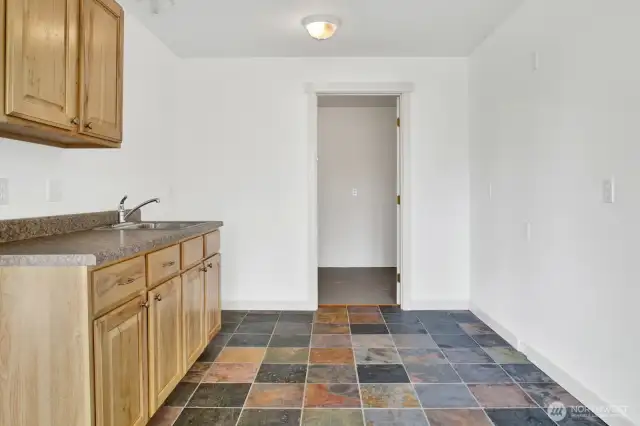 lower kitchen area,