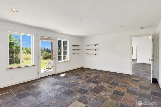 2nd bed with patio