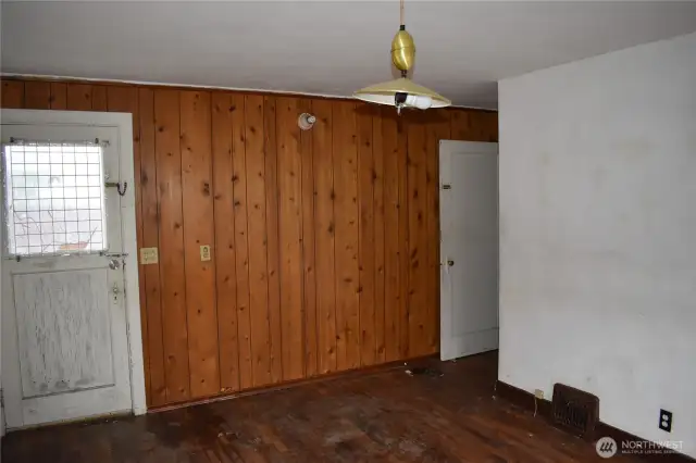 main fl east bedroom