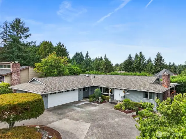 Beautiful Daylight Basement Rambler in Sought After Meridian Valley Country Club