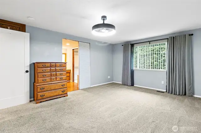 Primary Bedroom W/Attached Bath & Walk In Closet
