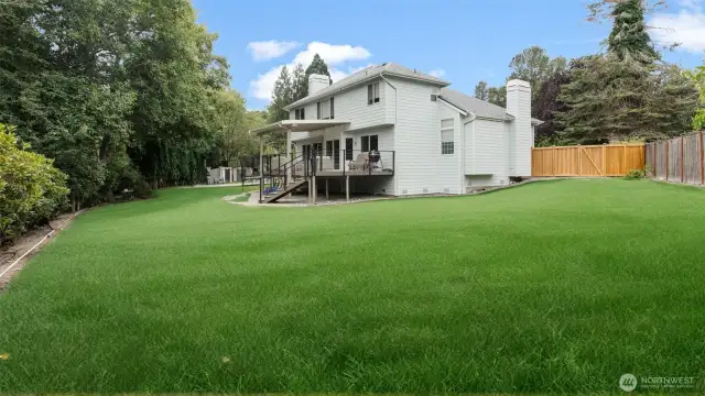 Large Fully Fenced Backyard! + Possible to add a DADU?