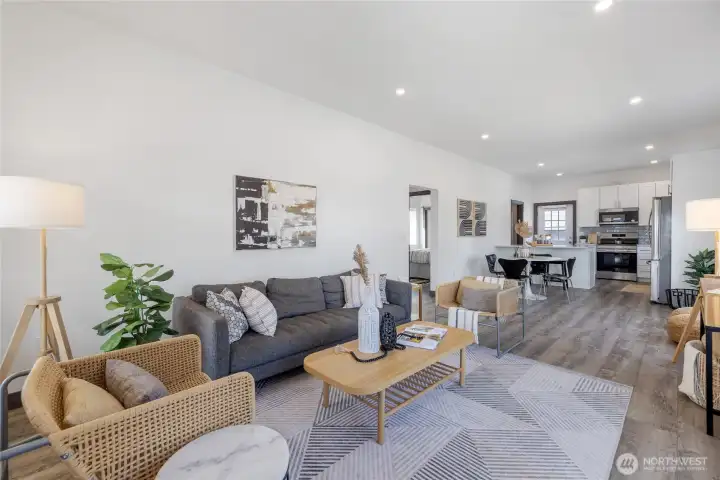 10 foot ceilings throughout