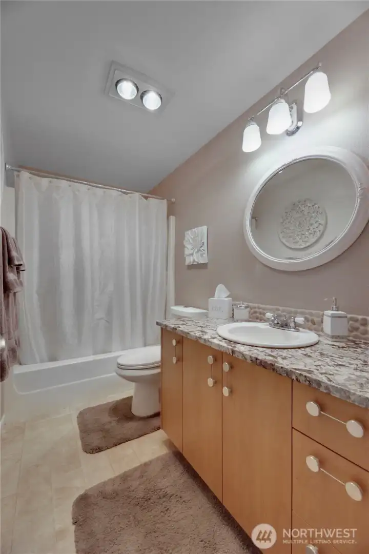 Main floor bath w/quartz countertops
