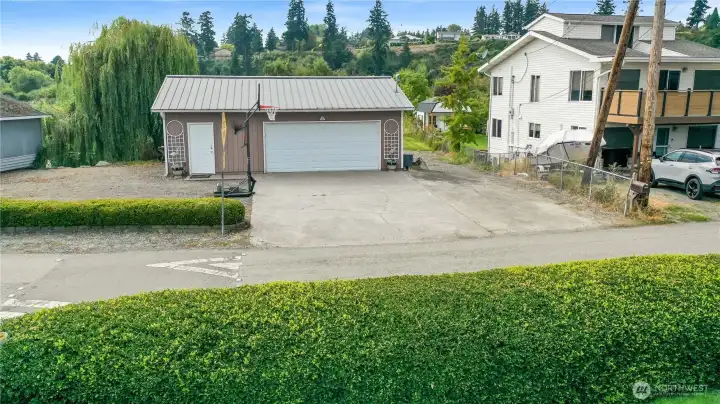 1/2 acre lot with 2 car garage/shop