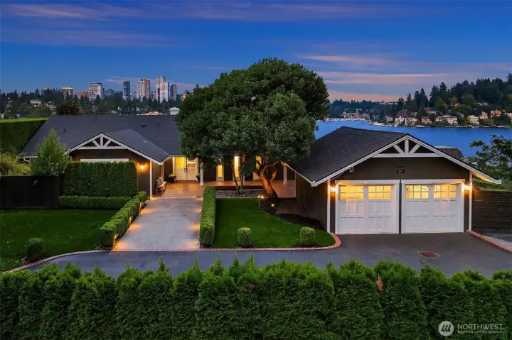 Offering dramatic views of Meydenbauer Bay and the Bellevue skyline.