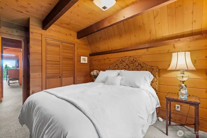 Welcoming bedroom on Main floor