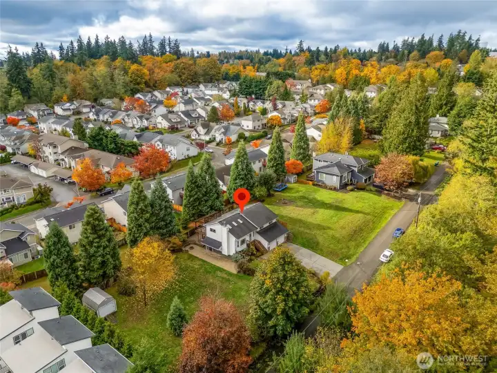 Bird’s-eye view showcasing the home’s ideal position within a quiet, well-kept neighborhood.