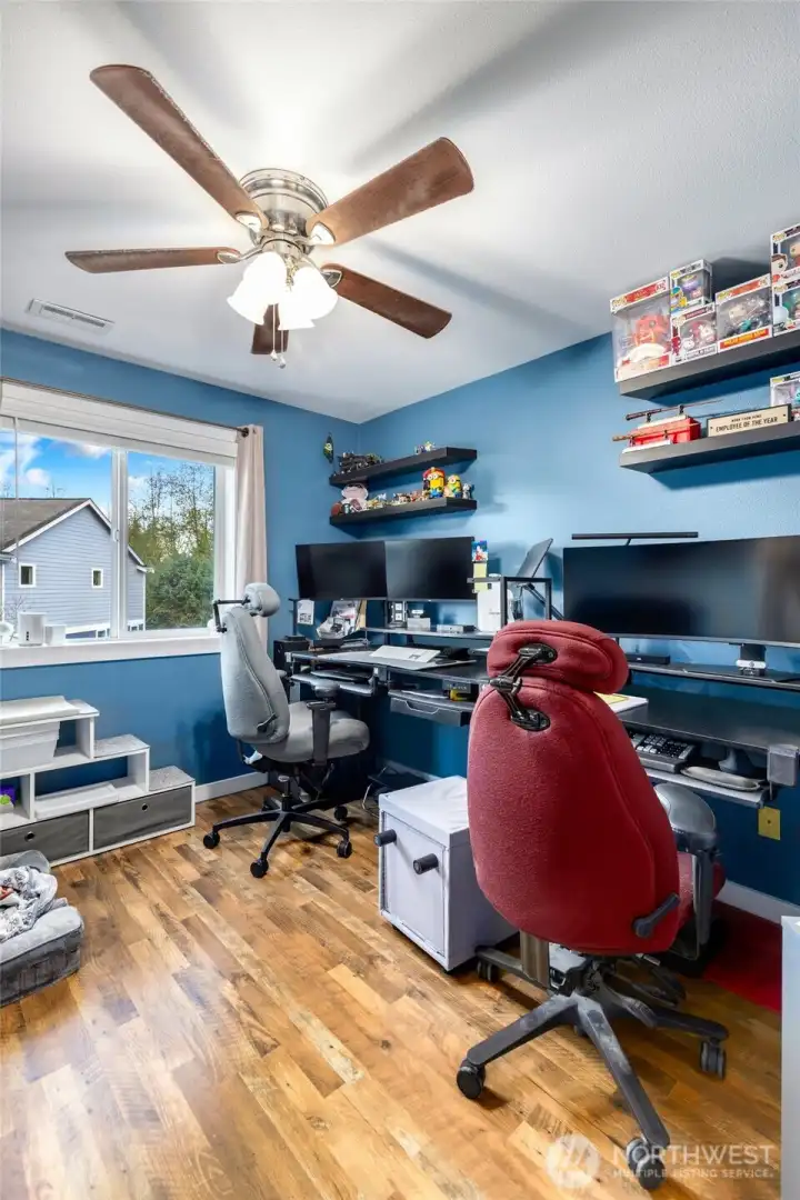 Another shot of the third bedroom, currently used as an office