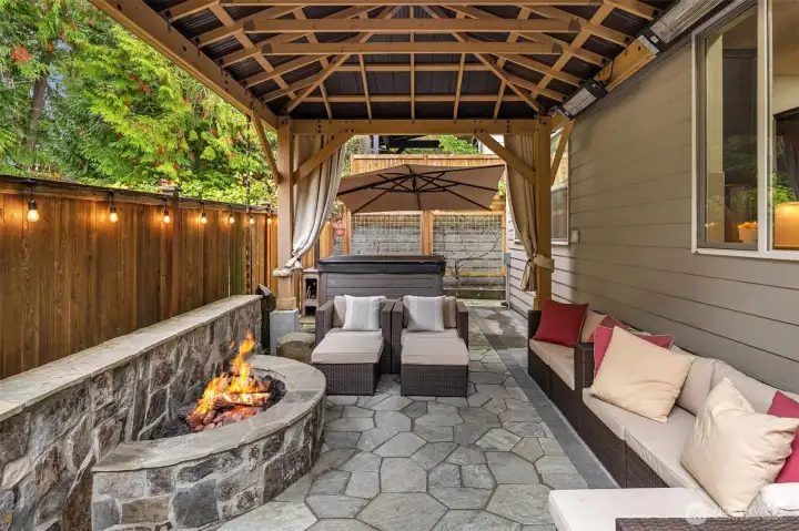 Fully-fenced back patio w/ gas fireplace and connection for grill