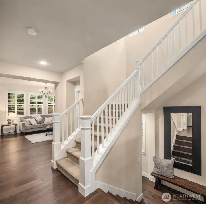 Elegant staircase & entry space