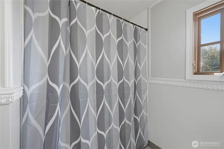 lower level full bath