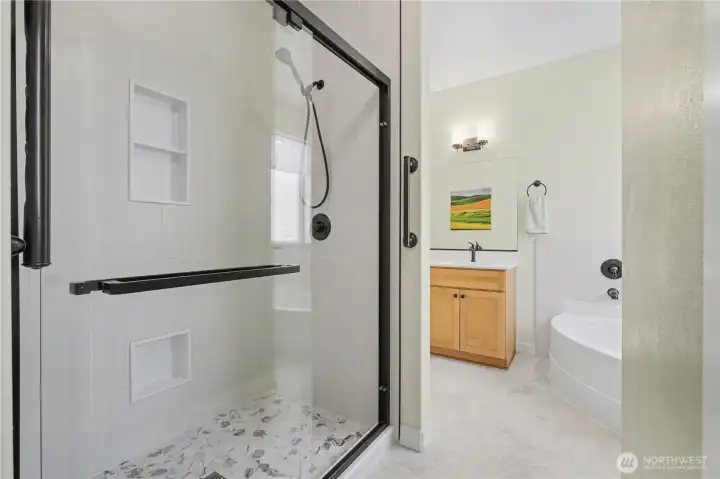 Beautiful tile shower!!