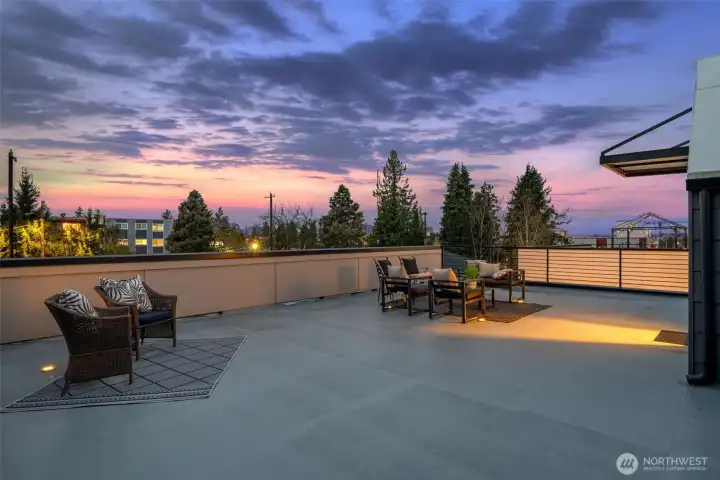 Mountain views and space to garden, cold plunge, hot tub and more!